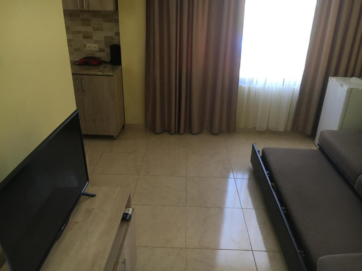 אורקי Aparthotel Family מראה חיצוני תמונה