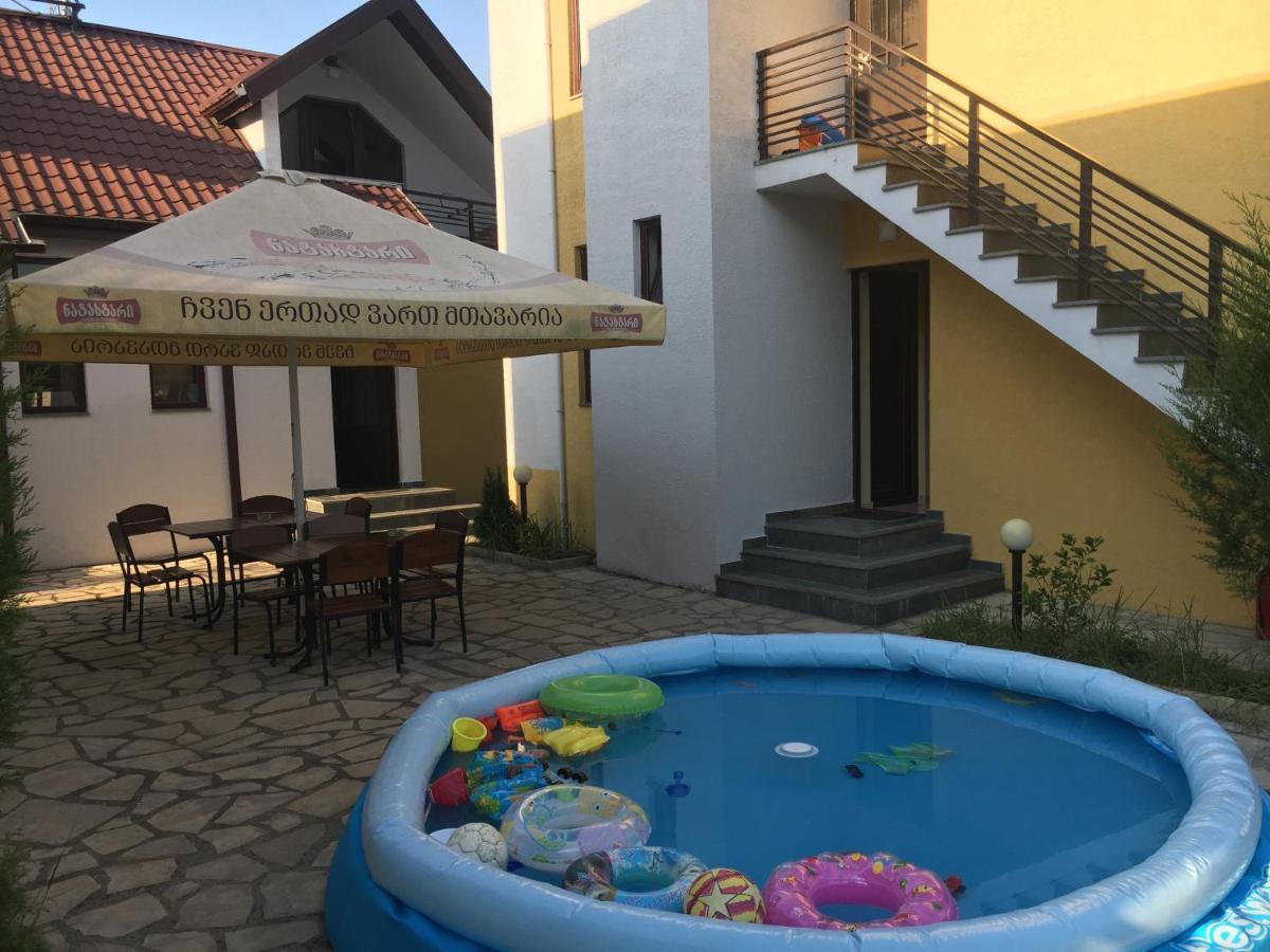 אורקי Aparthotel Family מראה חיצוני תמונה